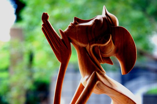 flickr-sculpture-worship-kiss