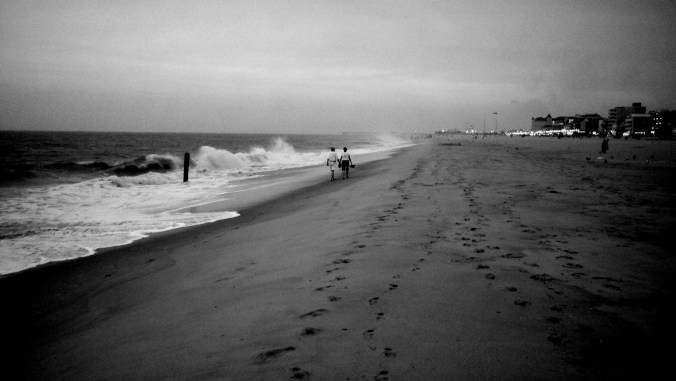 beach-bw-vignette