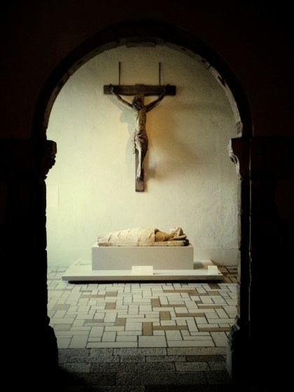 art-museum-crucifix-death-pma