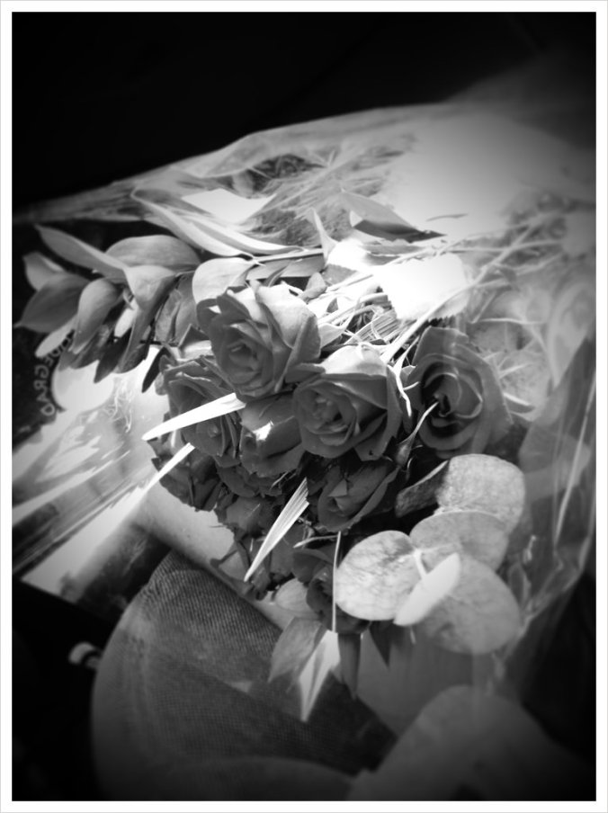 grave-bw-flowers