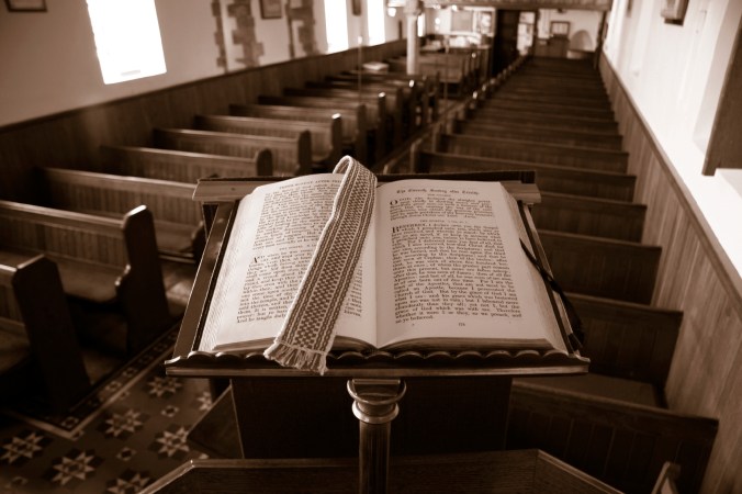 bible-pulpit-sepia